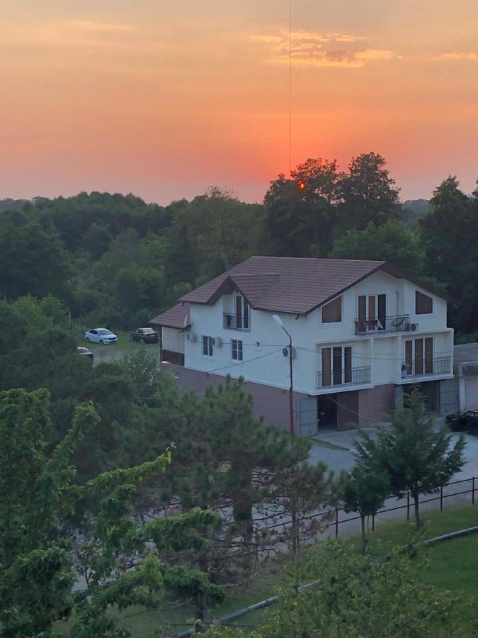 Guest House Гости Pizunda Bagian luar foto